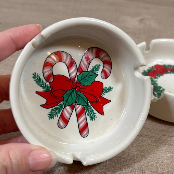 Vintage Pair of Ceramic Christmas Ashtrays - Picture 5 of 8